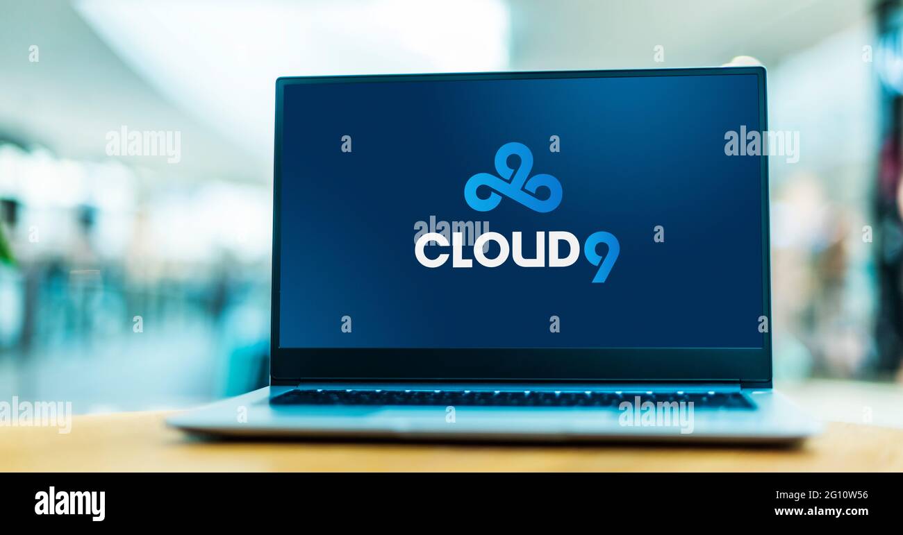 POZNAN, POL - 1. MAI 2021: Laptop-Computer mit Logo von Cloud9 Esports, einem professionellen eSports-Unternehmen mit Sitz in Santa Monica, Kalifornien, USA Stockfoto