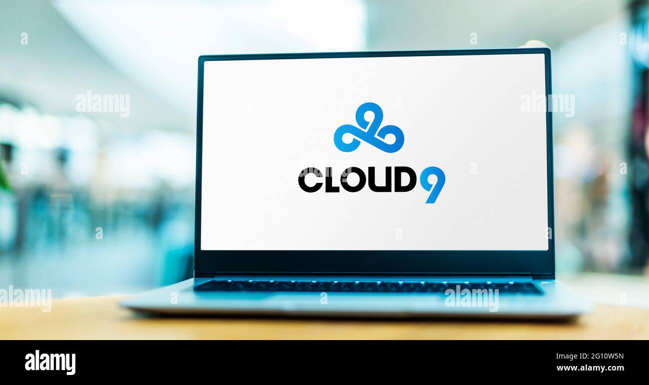 POZNAN, POL - 1. MAI 2021: Laptop-Computer mit Logo von Cloud9 Esports, einem professionellen eSports-Unternehmen mit Sitz in Santa Monica, Kalifornien, USA Stockfoto