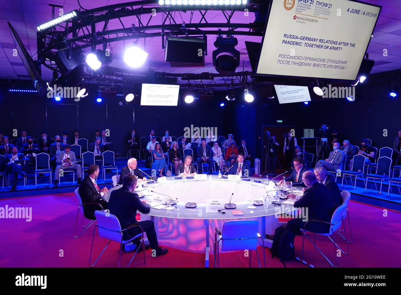 St. Petersburg, Russland. Juni 2021. Auf dem St. Petersburger Internationalen Wirtschaftsforum (SPIEF) nehmen deutsche und russische Politiker, Experten und Wirtschaftsvertreter Teil. Quelle: Ulf Mauder/dpa/Alamy Live News Stockfoto