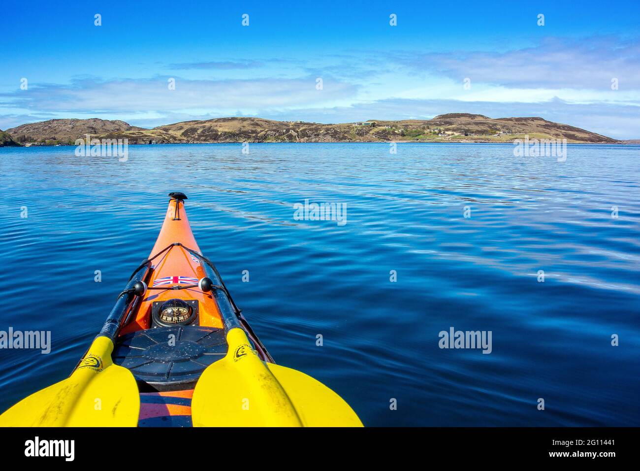 Kajakfahren auf den Sommerinseln im Nordwesten Schottlands Stockfoto