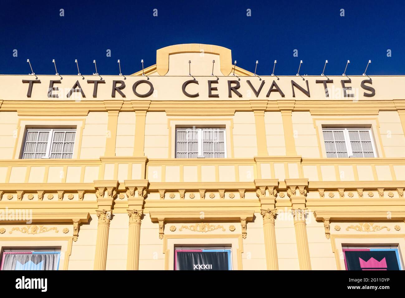 MALAGA, SPANIEN - 25. JANUAR 2015: Teatro Cervantes Theatergebäude in Malaga, Spanien Stockfoto