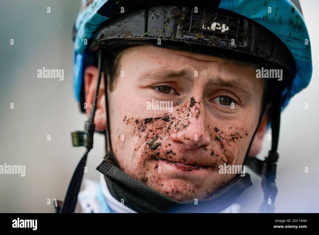 Jockey Oisin Murphy nach dem Coral „von EINER Länge geschlagen“ Free Bet Handicap am ersten Tag des Cazoo Derby Festivals auf der Epsom Racecourse. Bilddatum: Freitag, 4. Juni 2021. Stockfoto