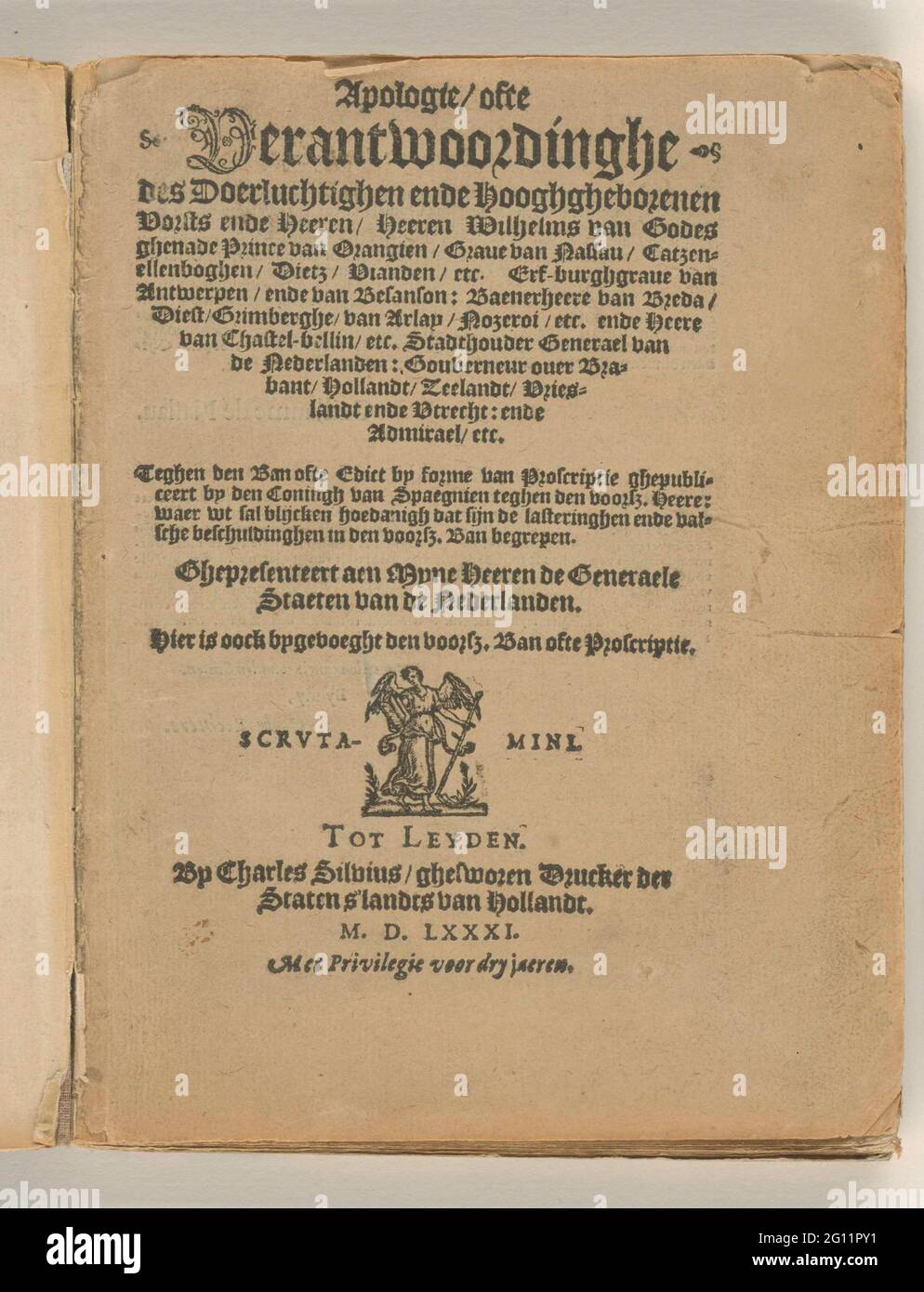 Entschuldigung oder Verantwortlichkeit für die Leistung und Heeren Hooghgheborsen und Heeren, Heeren Wilhelms (...) Prince von Orangeien. Buch von 130 Seiten; Titel P. in der Mitte des Engels mit Stab und Buch, gefolgt von 'Advertenement to Den Leser', unterzeichnet vom Autor (Willem I), einschließlich des Privilegs; dann ein paar Briefe; Die 'Entschuldigung' selbst beginnt auf Seite 13 mit einer Waffe, die von Ranken umgeben ist, und oberhalb von 'ie Maintiendrai' unter 'Nassav' auf der gegenüberliegenden Seite. Aus den Buchstaben auf Seite 113, auf dem vereiterten Blatt gegenüber Seite 130, dieselbe Waffe wie genannt. Im Text hier und da Notizen, am letzten Rand lea Stockfoto