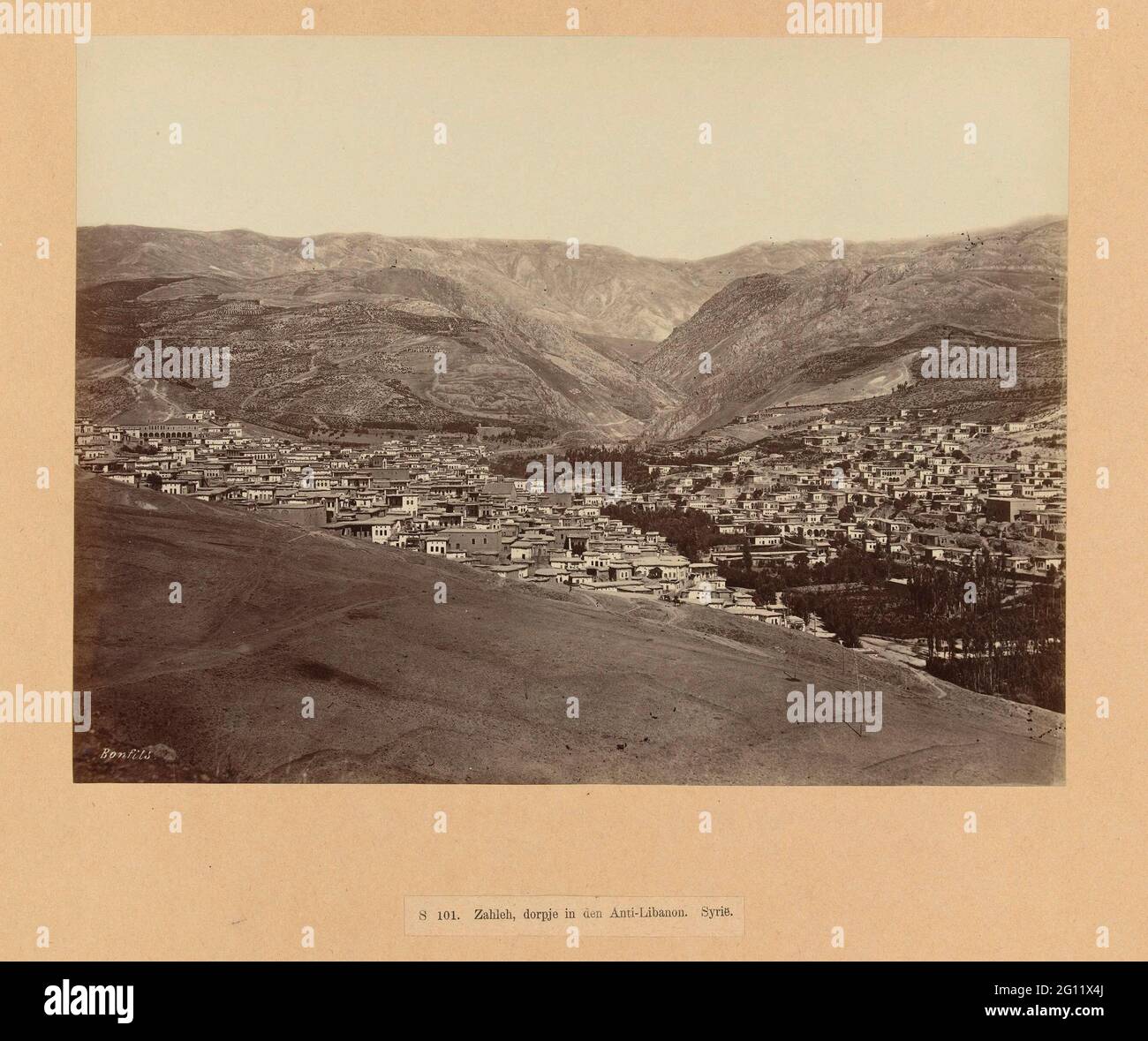 S 101. Zahleh, Dorf im Anti-Libanon. Syrien.; Syrien. Porträt von zwei völlig verschleierten Frauen. Das Foto ist Teil der Fotoserie aus Syrien, die Richard Polak gesammelt hat. Stockfoto