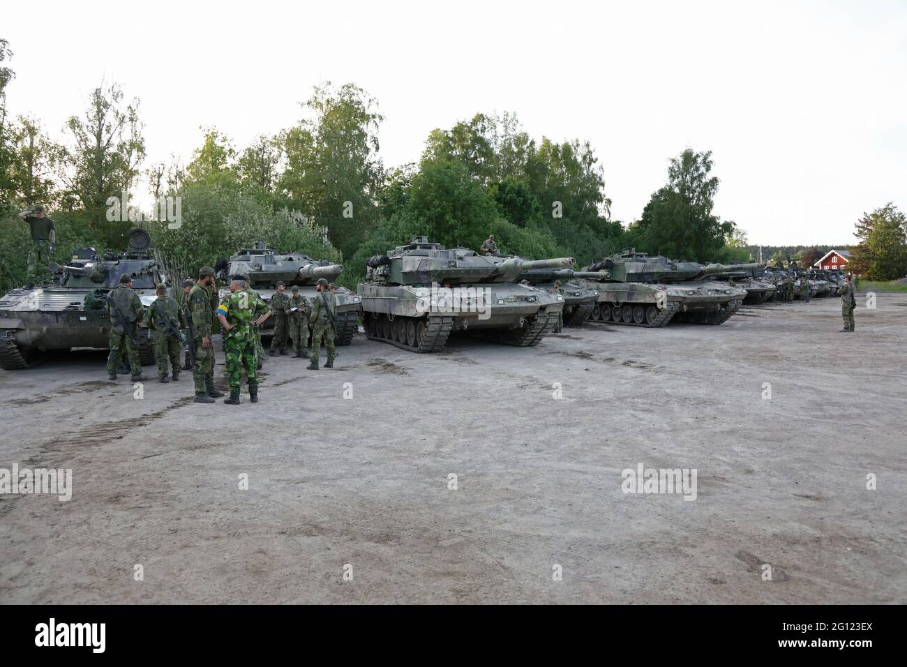 Die gepanzerten Fahrzeuge der schwedischen Armee während einer Militärübung  in Borensberg, Schweden Stockfotografie - Alamy