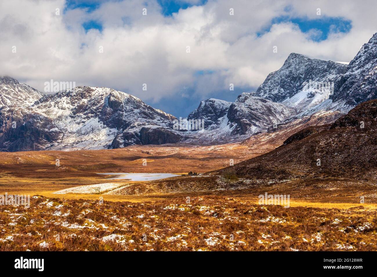 Berge rund um Carnmore und den Fionn Loch in der Fisherfield Forest / Letterewe Forest Gegend der North West Highlands of Scotland Stockfoto