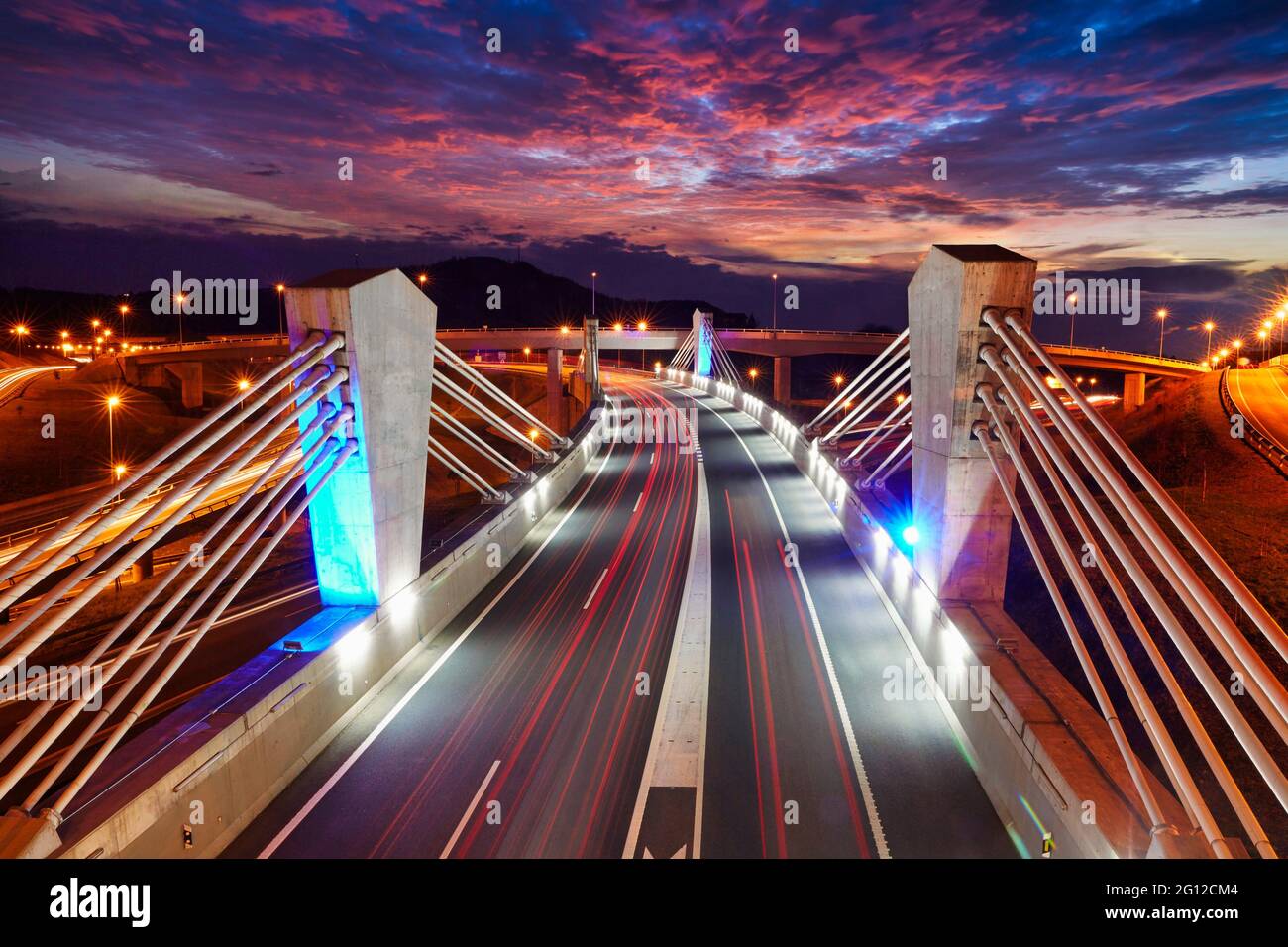 Verkehr, Autobahnbrücke, Autopista A8, in der Nähe von San Sebastian Donostia, Gipuzkoa, Baskenland, Spanien, Europa Stockfoto