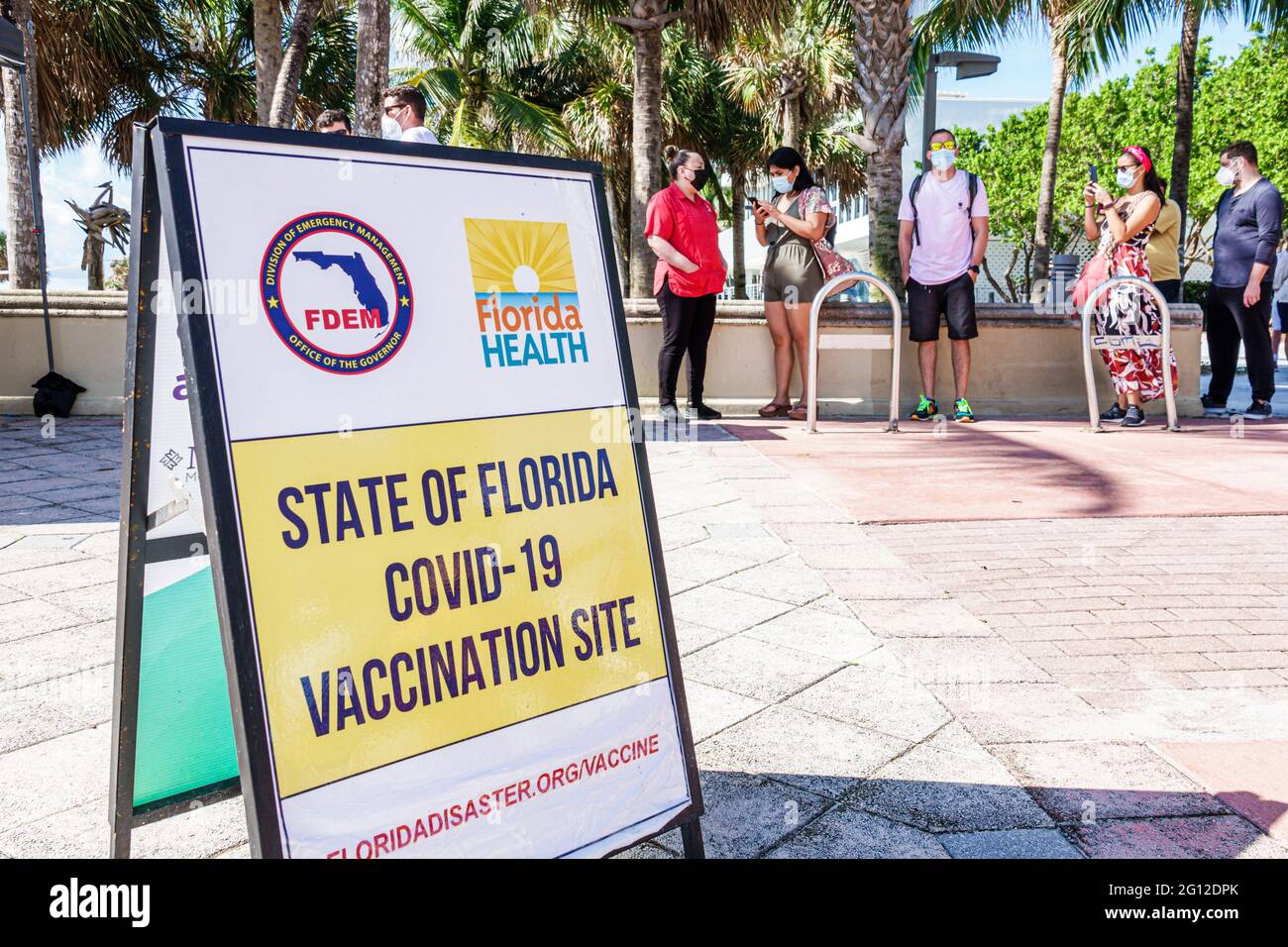 Miami Beach Florida, Ocean Terrace covid-19 Impfstelle Zeichen, Stockfoto