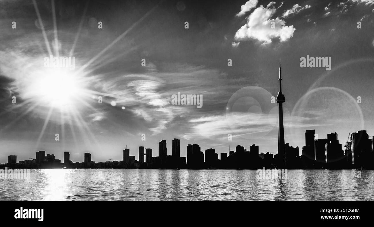 Gesamtansicht der wunderschönen Skyline von Toronto mit vielen großen Wolkenkratzern. Stockfoto