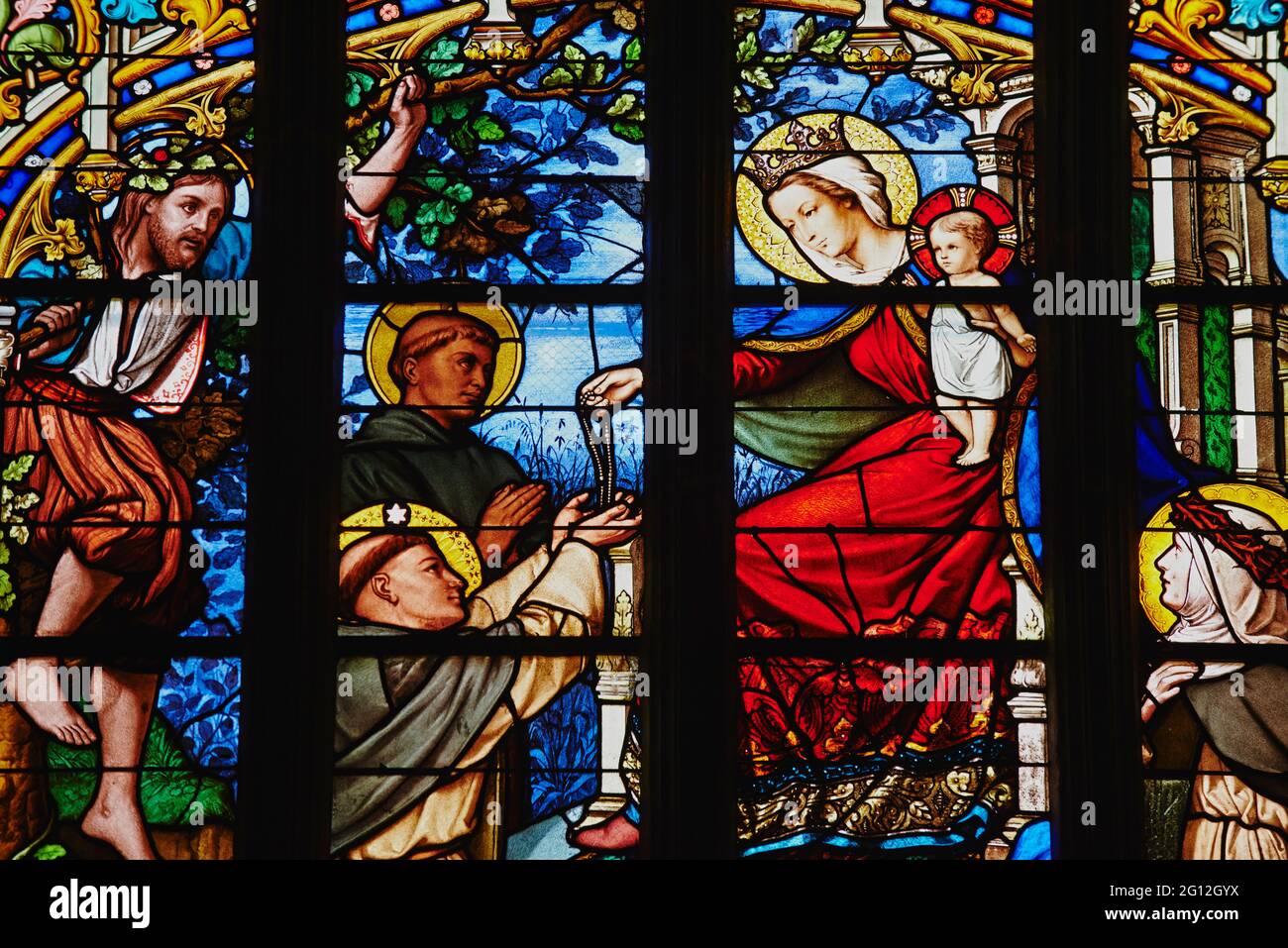 Frankreich, Bretagne, Finistere, Le Folgoet, Kathedrale Notre Dame, Kirchenfenster Stockfoto