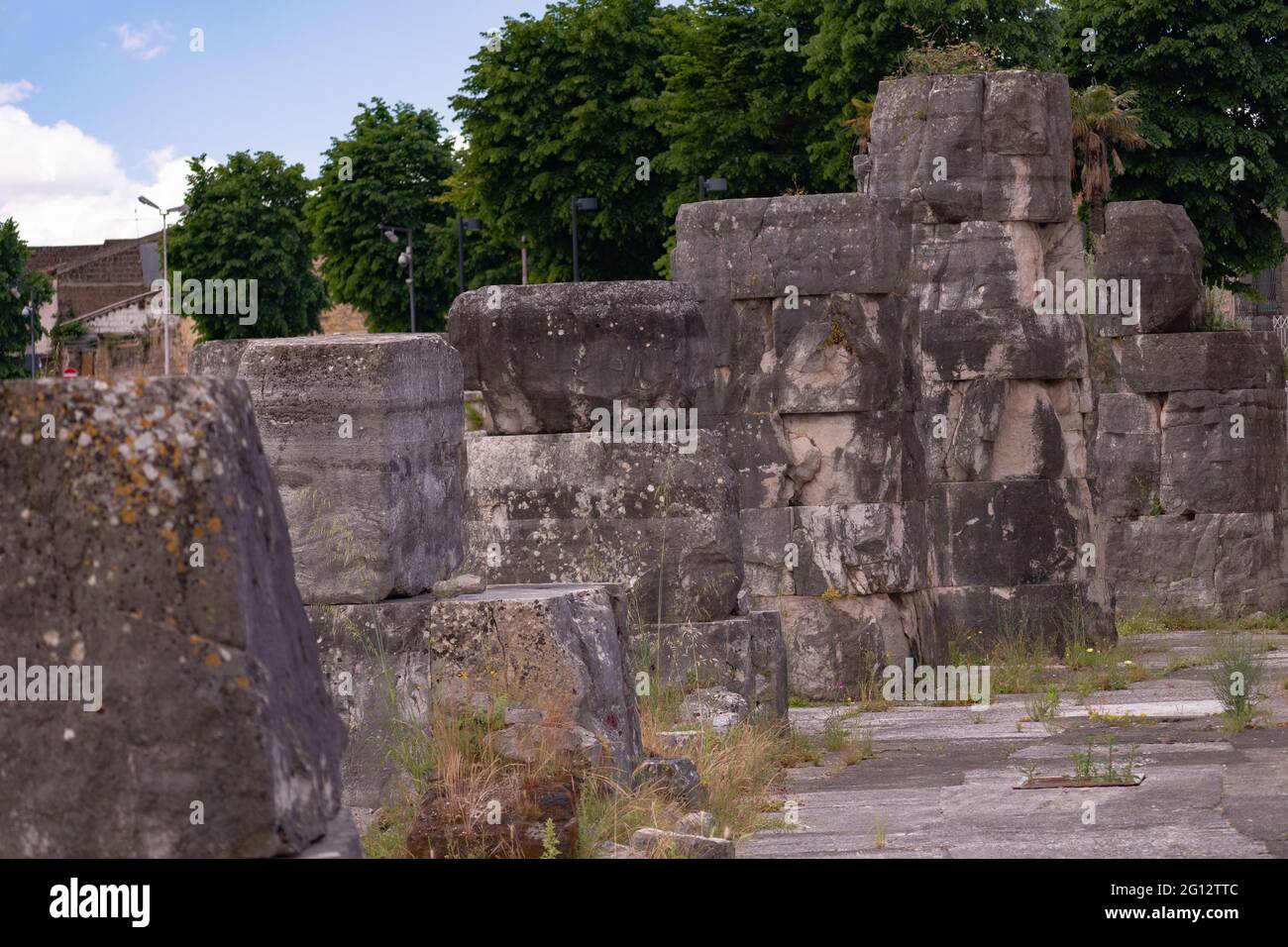 Steinsäulen im Amphitheater von Capua Stockfoto