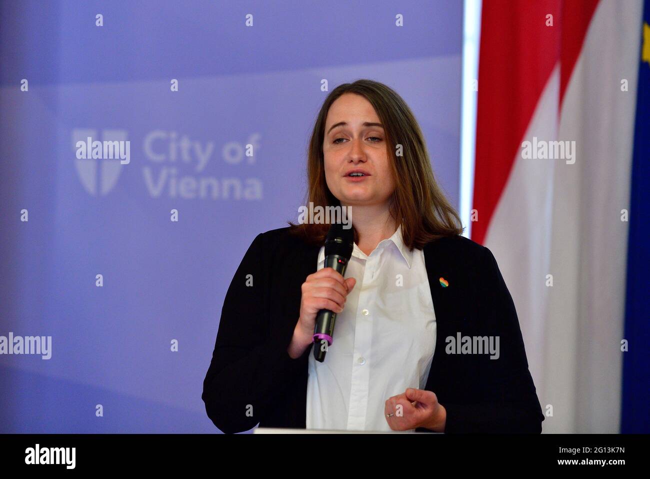 Wien, Österreich. Juni 2021. Pressekonferenz Vienna Pride. Bleib sicher, stay stolze '- Vienna Pride 7.-20. Juni, mit der 25. Regenbogenparade am 19. Juni 2021. Bild zeigt Ratsherrin Marina Hanke, SPÖ. Stockfoto