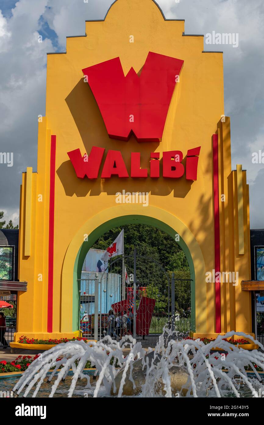 Untamed , Lost Gravity und The Log Flume im Walbi Holland Amusement Park in den Niederlanden Stockfoto