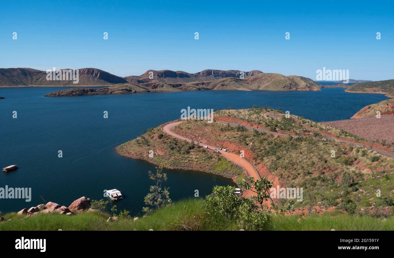 Lake Argyle in der Nähe von Kununurra in der Region Kimberly, der das Bewässerungsgebiet des Ord River mit Wasser versorgt Stockfoto