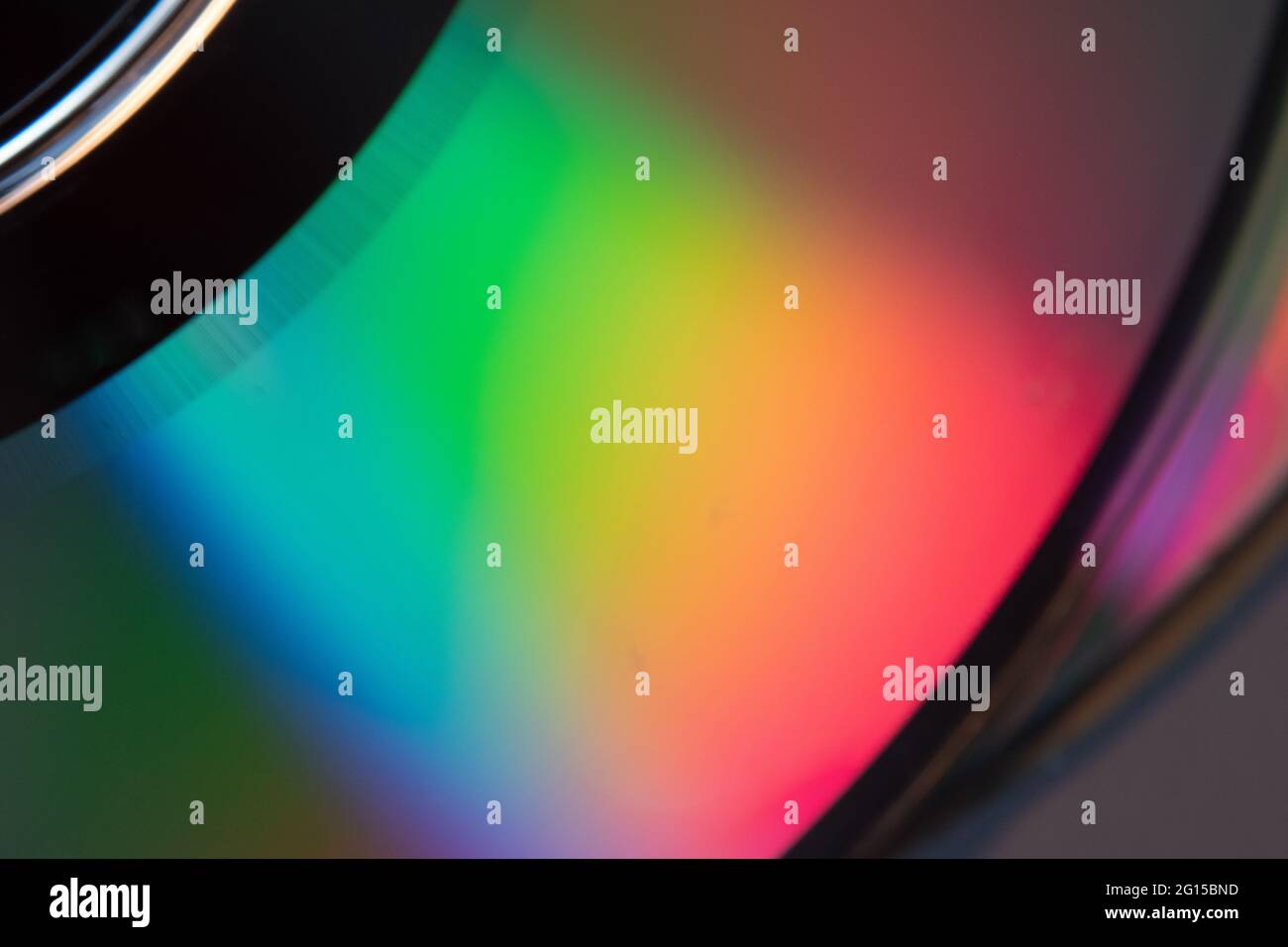 Abstraktes Foto der Spiegelung der Unterseite einer CD, das eine breite Palette von Farben auf seiner glänzenden Filmoberfläche zeigt. Fotos von verschiedenen Winkeln produci Stockfoto