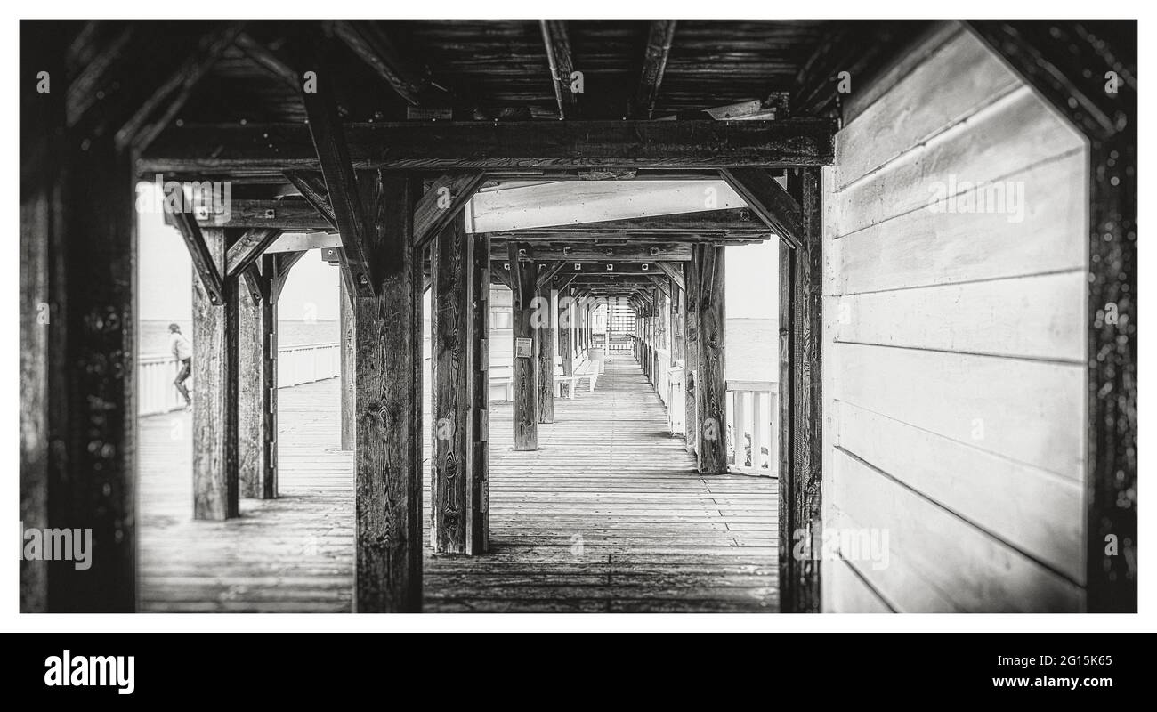 Anlegestelle in Cuxhaven an der deutschen Nordseeküste. Pier „Alte Liebe“ im Hafen von Cuxhaven an der Anlegestelle an der deutschen Nordseeküste. Stockfoto