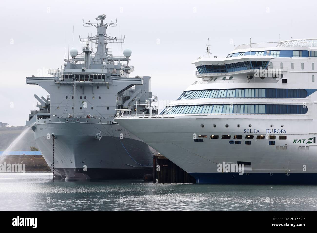 Das Kreuzfahrtschiff „Silja Europa“, das während des G7-Gipfels Polizeibeamte beherbergen wird, ist am 5. Juni 2021 in Falmouth Harbour, Cornwall, Großbritannien, angedockt. REUTERS/Tom Nicholson Stockfoto
