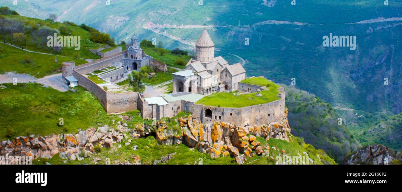 Kloster in die untergehende Sonne. Tatev. Armenien Stockfoto