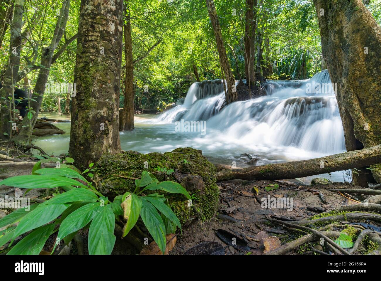 Huai Mae Khamin Wasserfall in Kanchanaburi, Thailand, schöner Wasserfall Stockfoto