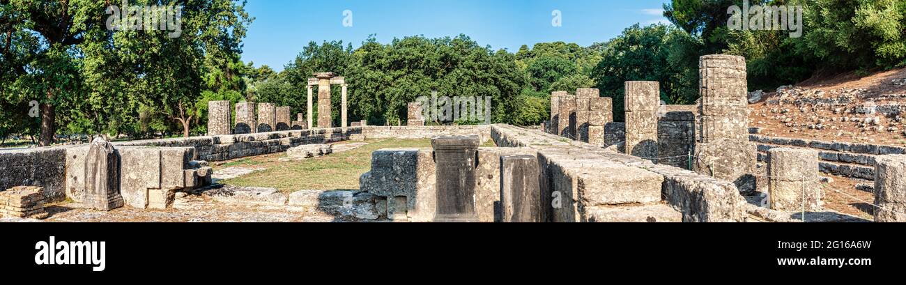 Gebrochene Spalte bleibt in der Altstadt von Olympia auf Peloponnes mit seinen alten Denkmälern, Griechenland Stockfoto