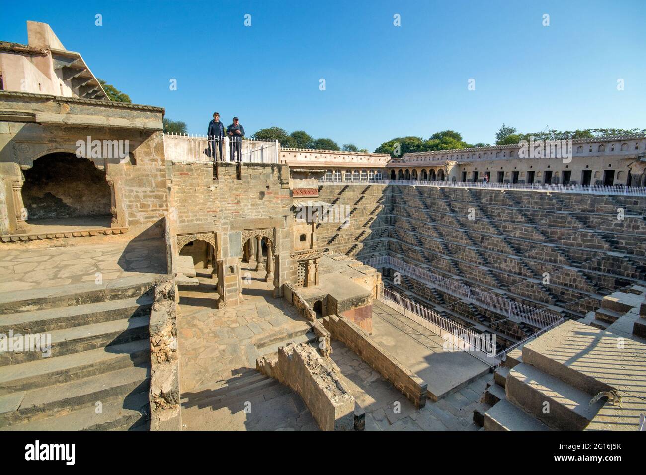 Chand Baori in Abhaneri Village in Rajasthan ist der fotogene Schritt gut von Indien. Ja, es ist älter als Taj Mahal, Khajuraho Tempel. Stockfoto