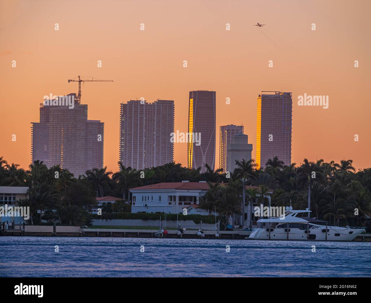 Hochhäuser im Stadtzentrum von Miami in der Abenddämmerung, Florida USA Stockfoto