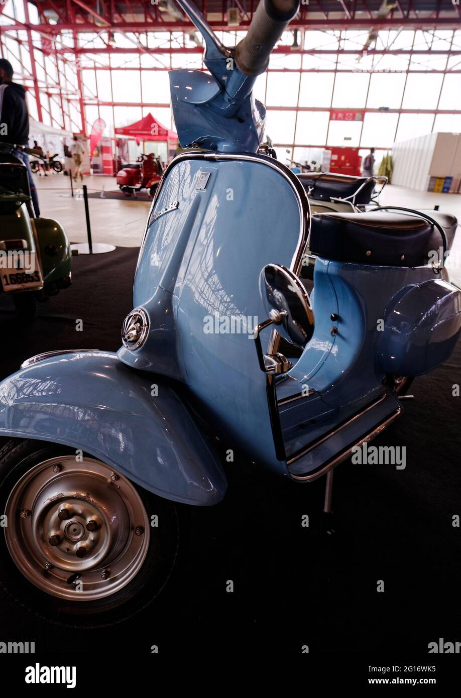 Madrid, Spanien. Juni 2021. Motorama, Motorrad-Messe. 75 Jahre Vespa  Motorräder. Modell T3, 125 ccm, 1978 Feder. Glass Pavilion - Casa de Campo  Fairgrounds, Madrid, Spanien. Kredit: EnriquePSans/Alamy Live Nachrichten  Stockfotografie - Alamy