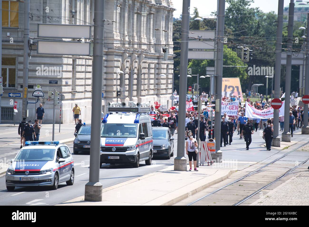 Wien, Österreich. Juni 2021. Autokolonne und Demonstration gegen obligatorische Impfung der Kinder in Wien am 5. Juni 2021. Quelle: Franz Perc / Alamy Live News Stockfoto