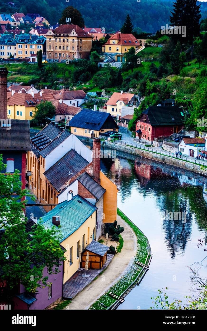 Schöne alte Gebäude an der Flussbucht von Cesky Krumlov Stockfoto