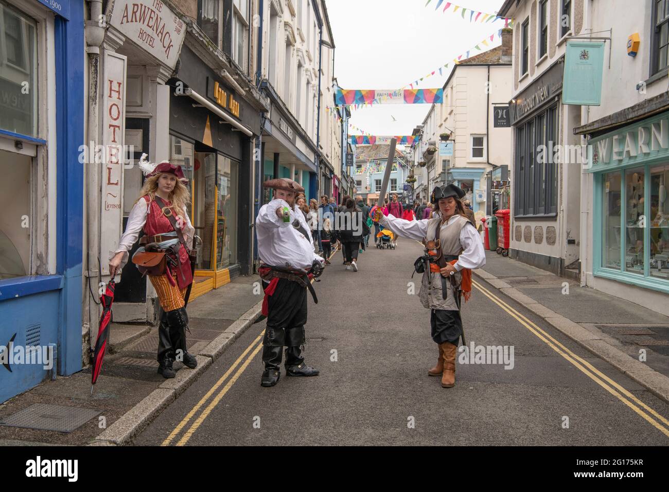 Falmouth Cornwall, Open for Business, G7 Summit, Falmouth High Street, G7 Summit in Cornwall, Docks von Falmouth, das Schiff wird statisch bleiben, in Falmouth vertäut, für einen Zeitraum von 10 Tagen genutzt, Unterkunft, Verpflegung, Piraten im Falmouth-Einkaufszentrum Credit: kathleen White/Alamy Live News Stockfoto