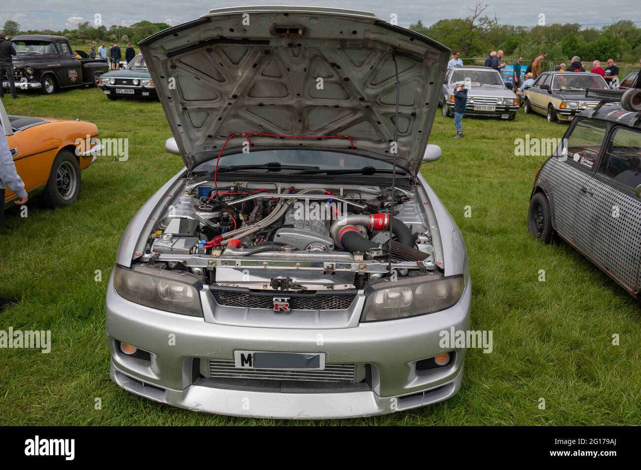 Nissan GT R Motorraum auf einer Oldtimer-Show Stockfoto