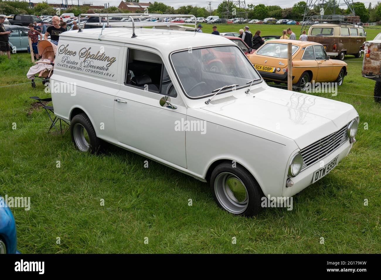 Blick auf einen klassischen HA Bedford Van von gestern auf einer Oldtimer-Show in Norfolk Stockfoto