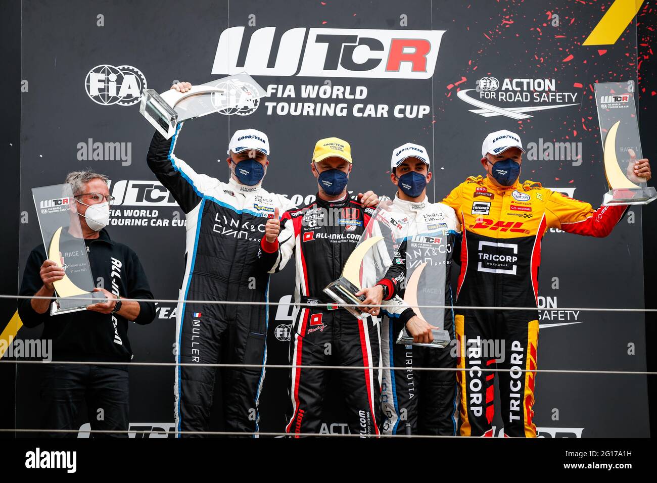 Podium Von Rennen 1 Monteiro Tiago Por All Inkl De Munnich Motorsport Honda Civic Type R Tcr Fk8 Muller Yvan Fra Cyan Racing Lynk Co Lync Co 03 Tcr Urrutia Santiago Uru