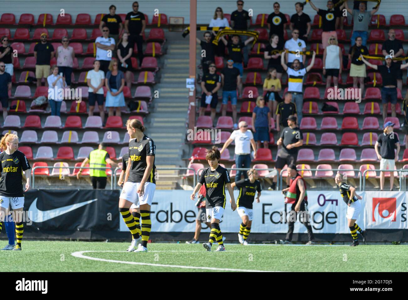 Stockholm Schweden Juni 2021 Fans Auf Den Tribunen Wahrend Des Spiels Von Obos Damallsvenskan Zwischen Aik Und Kif Orebro Dff Bei Skytteholms Ip In Stockholm Schweden Quelle Spp Sport Press Foto Alamy