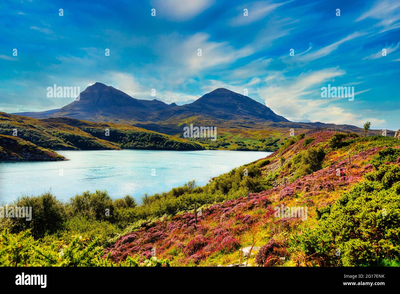 Blick von der Kylesku Bridge, Drochaid A' Chaolais Chumhaing, Loch A' Chàirn Bhàin, Assynt an der malerischen Nordküste 500, Sutherland, Schottland Stockfoto