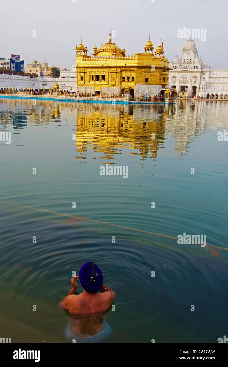 Indien, Penjab, Amritsar, Harmandir Sahib (Goldener Tempel), spirituelles und kulturelles Zentrum der Sikh Religion Stockfoto