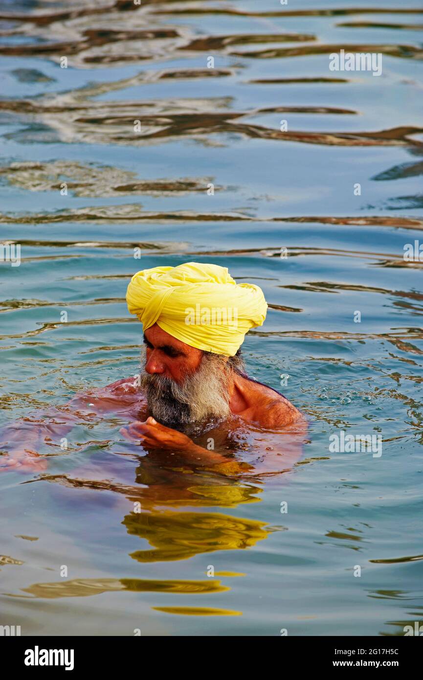 Indien, Penjab, Amritsar, Harmandir Sahib (Goldener Tempel), spirituelles und kulturelles Zentrum der Sikh Religion Stockfoto