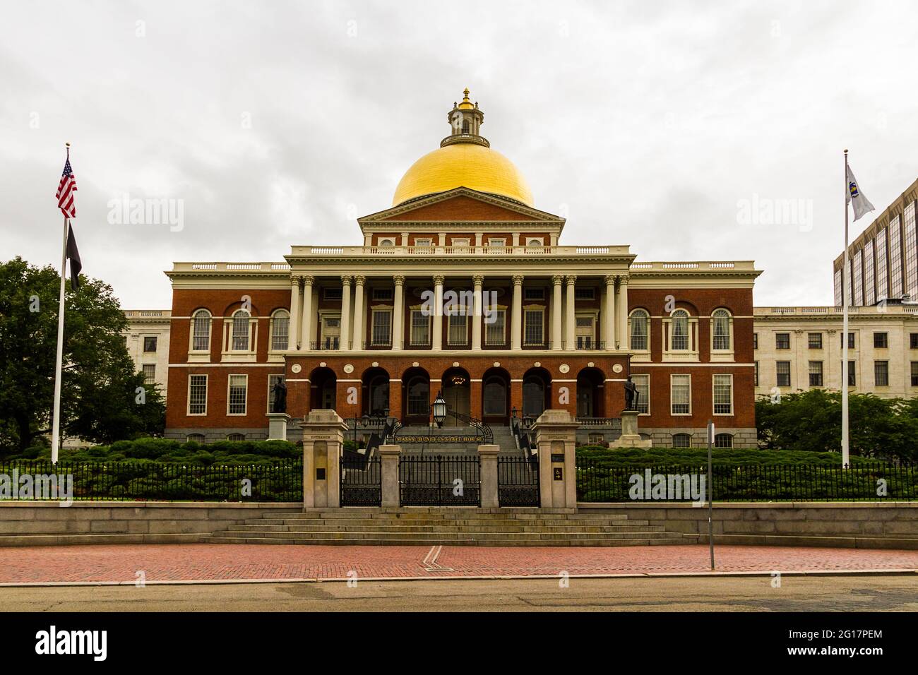 Massachusetts State House an einem bewölkten Sommertag Stockfoto
