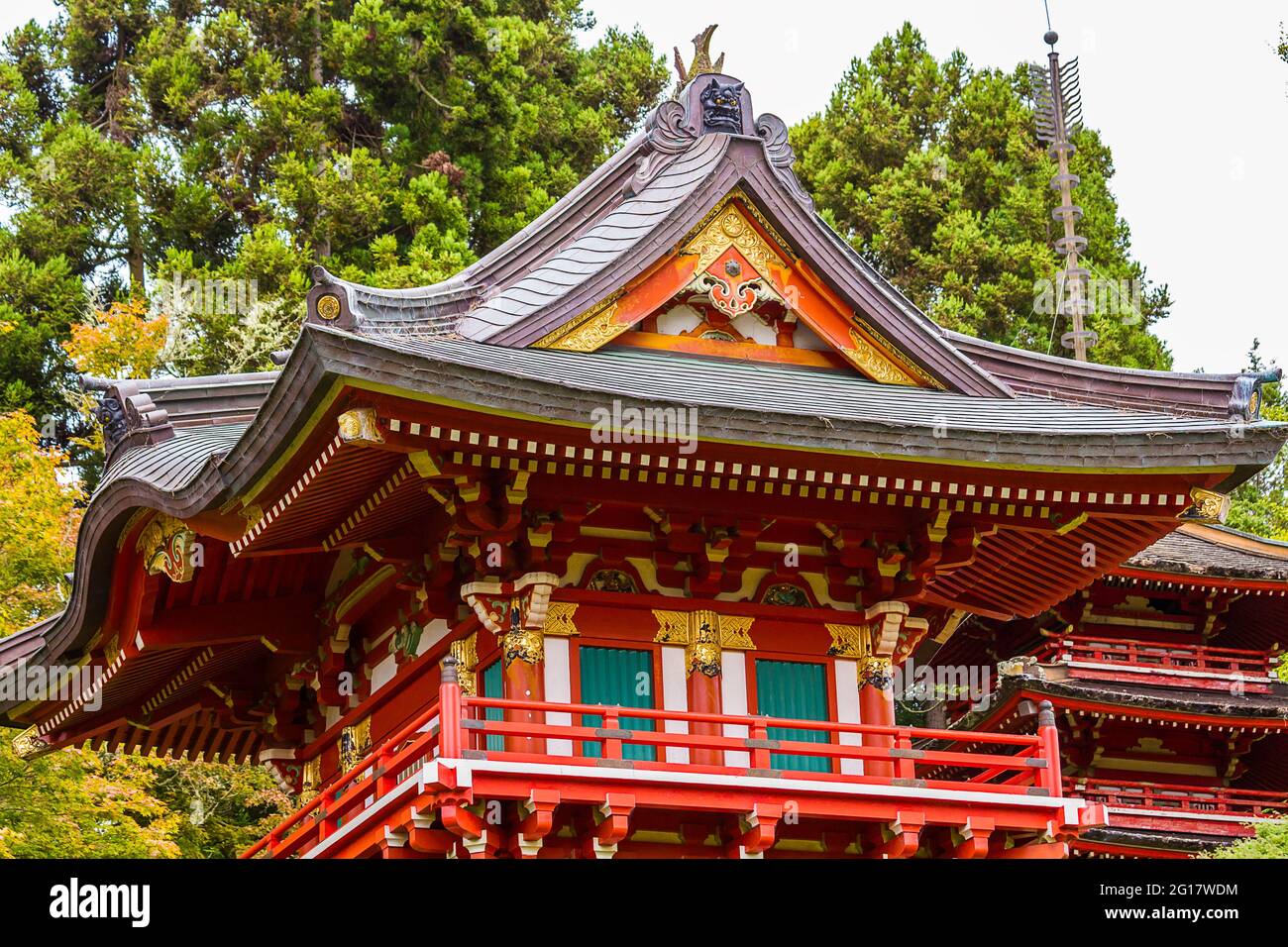 Nahaufnahme des rot-buddhistischen Tempels im japanischen Teegarten (Golden Gate Park) Stockfoto