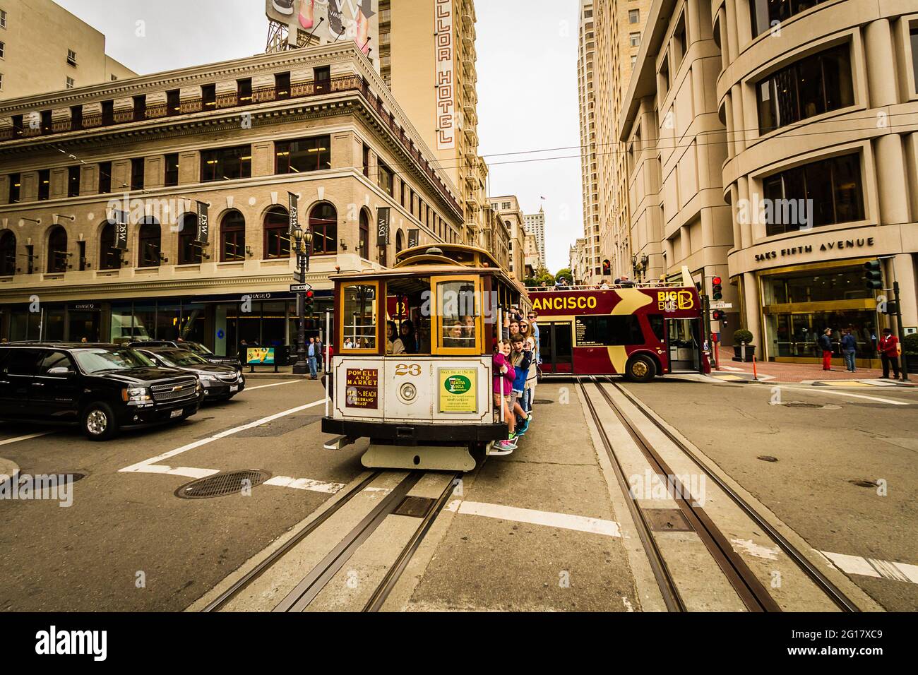 Menschen in der Seilbahn auf der Powell Street, San Francisco Stockfoto