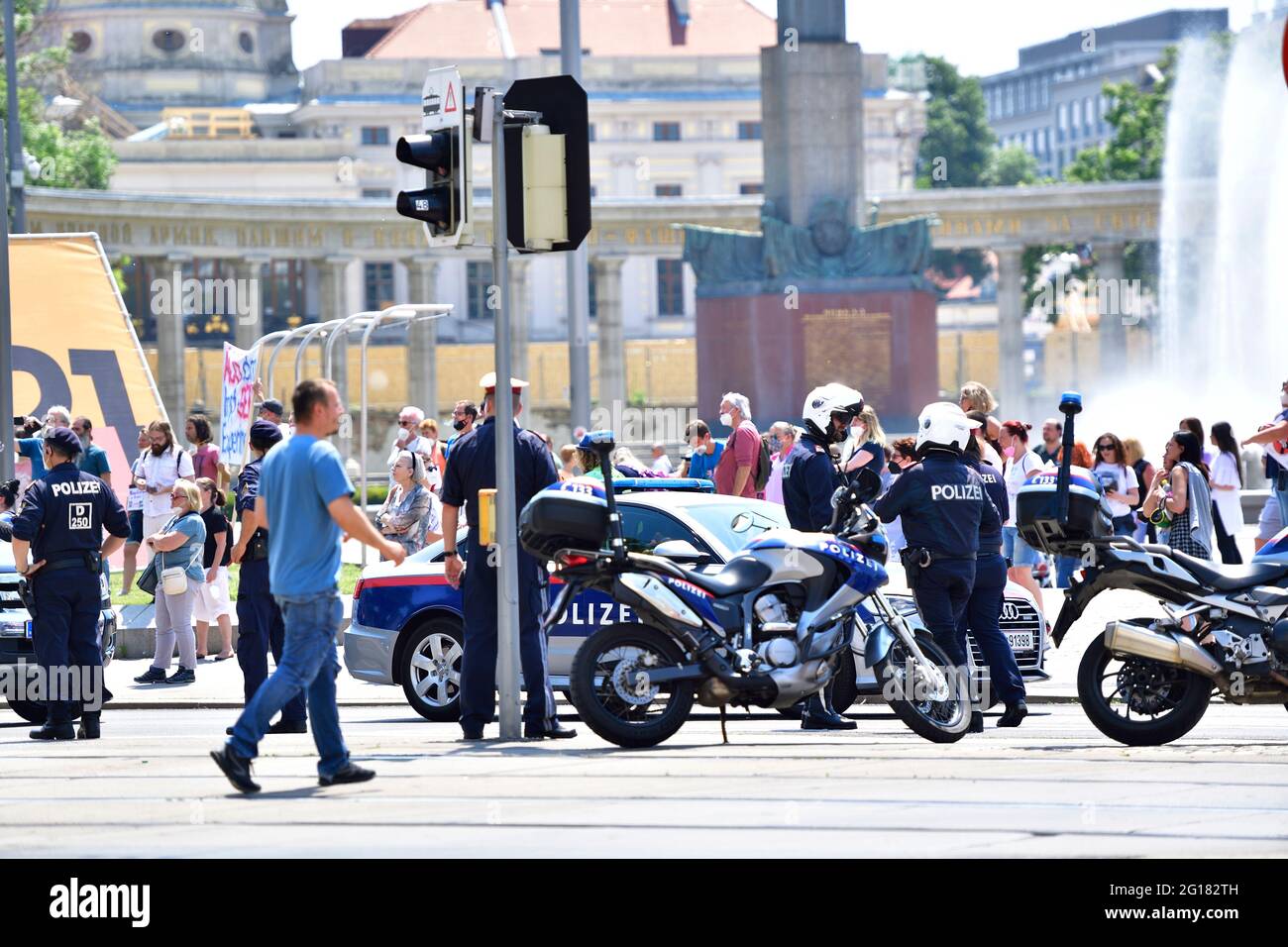 Wien, Österreich. Juni 2021. Autokolonne und Demonstration gegen obligatorische Impfung der Kinder in Wien am 5. Juni 2021. Stockfoto
