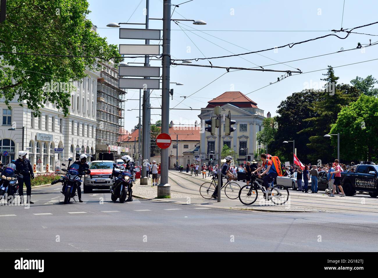 Wien, Österreich. Juni 2021. Autokolonne und Demonstration gegen obligatorische Impfung der Kinder in Wien am 5. Juni 2021. Stockfoto