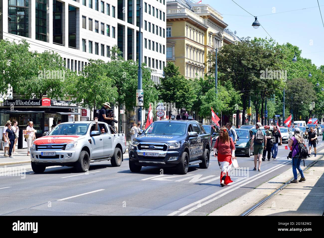 Wien, Österreich. Juni 2021. Autokolonne und Demonstration gegen obligatorische Impfung der Kinder in Wien am 5. Juni 2021. Stockfoto