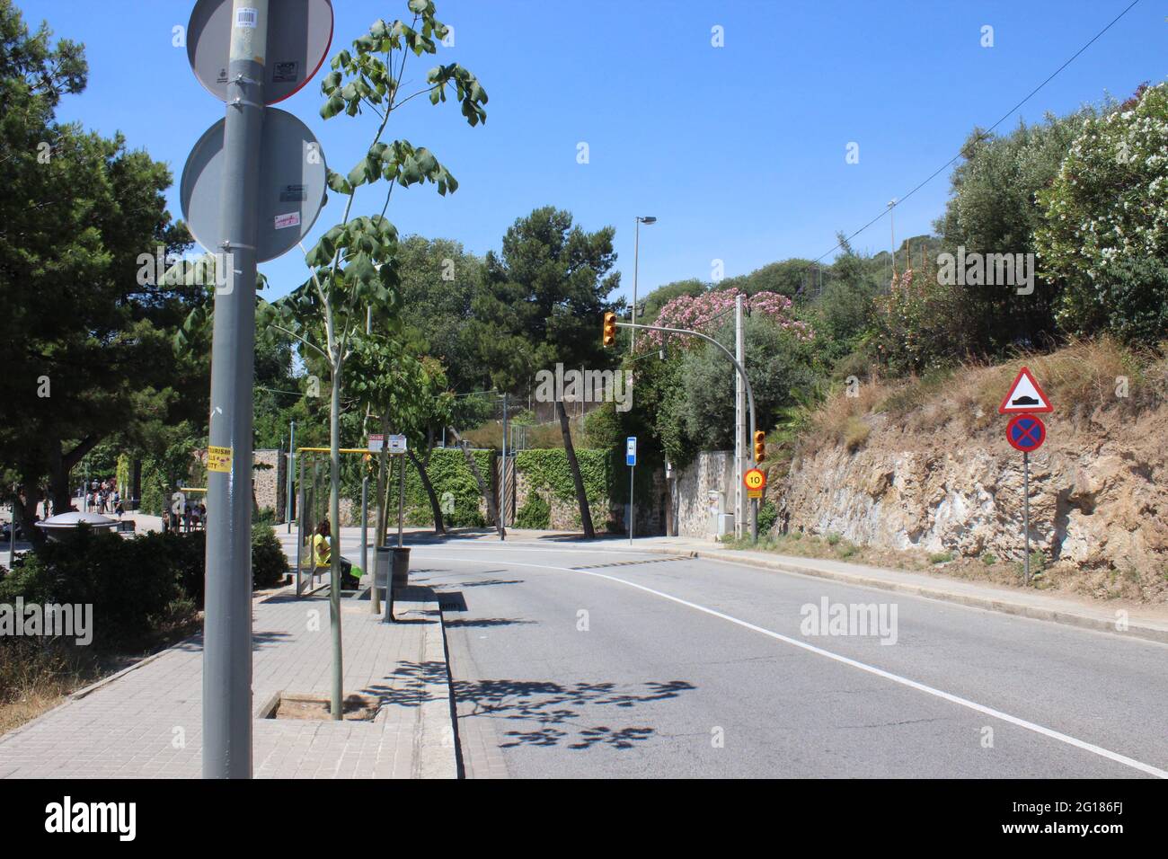 Straße, die zum Park Güell Barcelona - Spanien führt Stockfoto