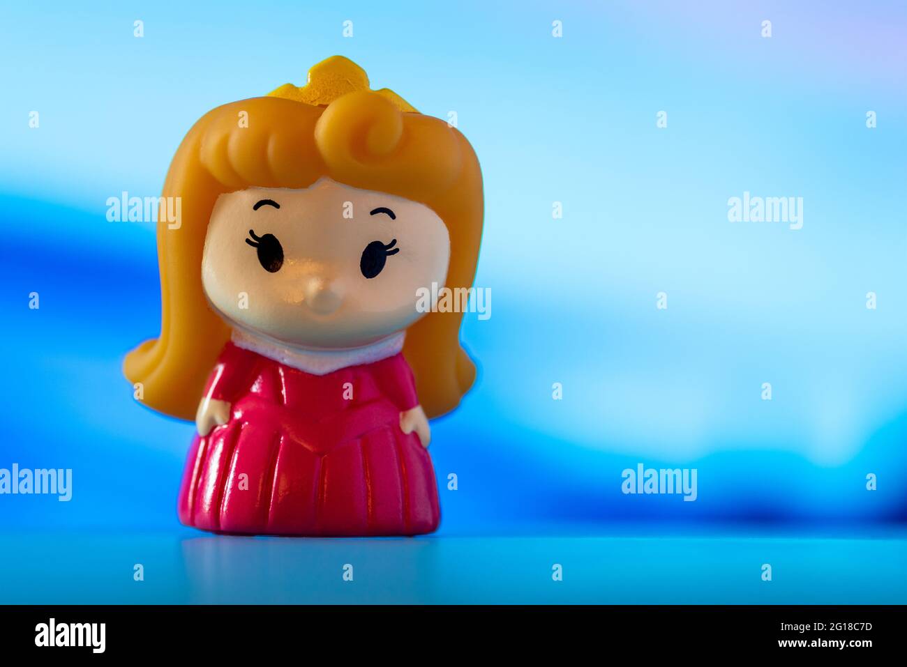 New York, USA - 2. Juni 2021: Nahaufnahme einer Disney-Figur namens Aurora. Stockfoto