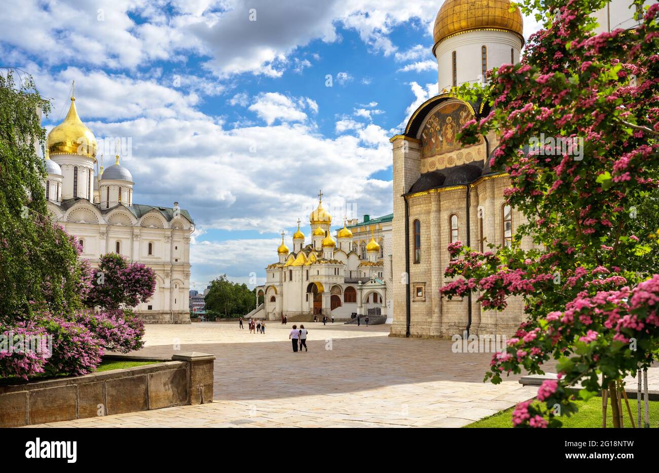 Cathedral Square in Moskau Kreml, Russland. Schönes Panorama von Erzengel, Verkündigung und Dormition Kathedralen, alten russischen Kirchen in Moskau Stadt Stockfoto