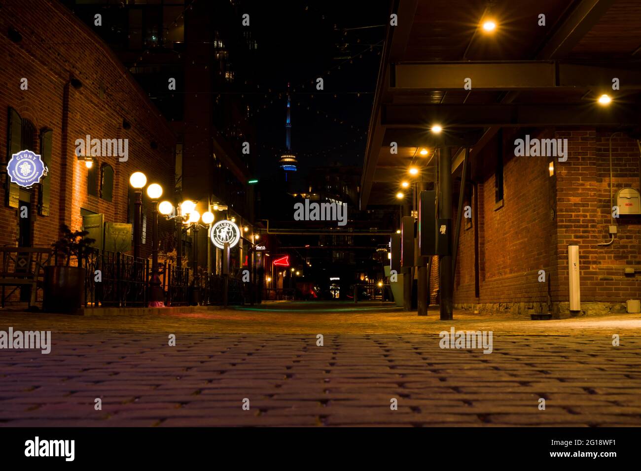 Nacht im Toronto Distillery District Stockfoto