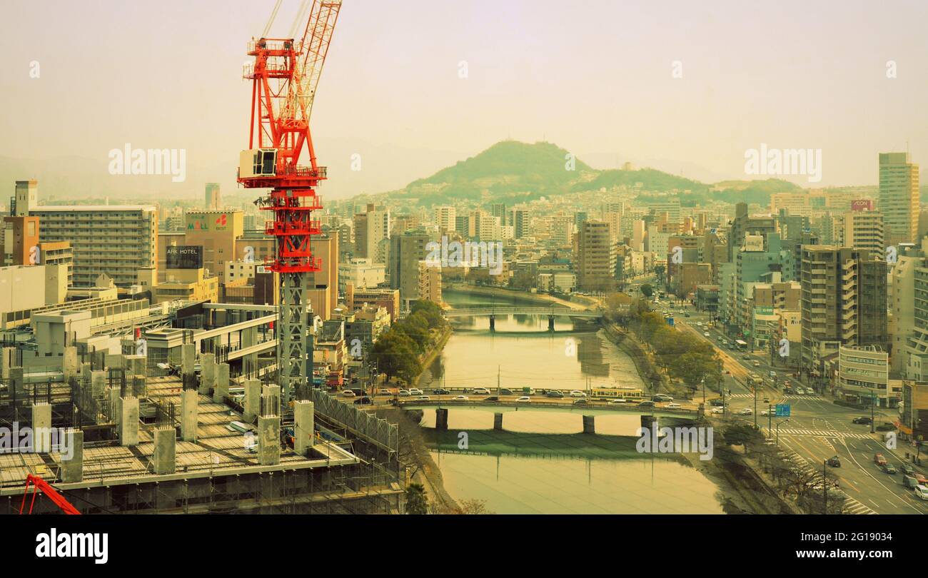 Blick auf die im Bau befindliche Stadt Hiroshima und den Fluss Otagawa. Japan, 02-15-2015 Stockfoto