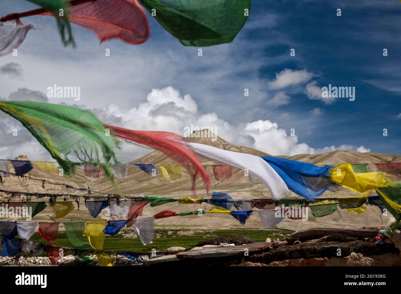 Die Ruinen des Palastes von Ame Pal, dem Gründer von Lo Manthang, überblicken die sagenumwobene ummauerte Stadt. Stockfoto