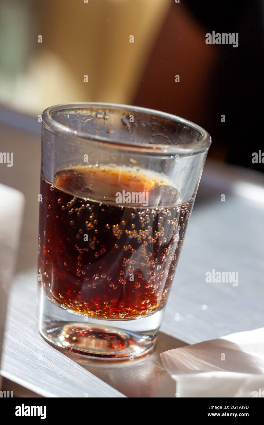 Eine Nahaufnahme einer Tasse alkoholfreien Getränken Stockfoto